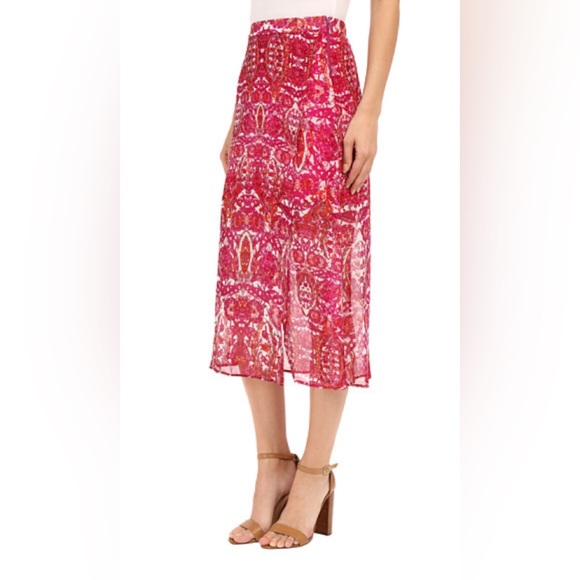 Show Me Your Mumu Flirt Skirt in Pomegranate Punch XS - Picture 1 of 10